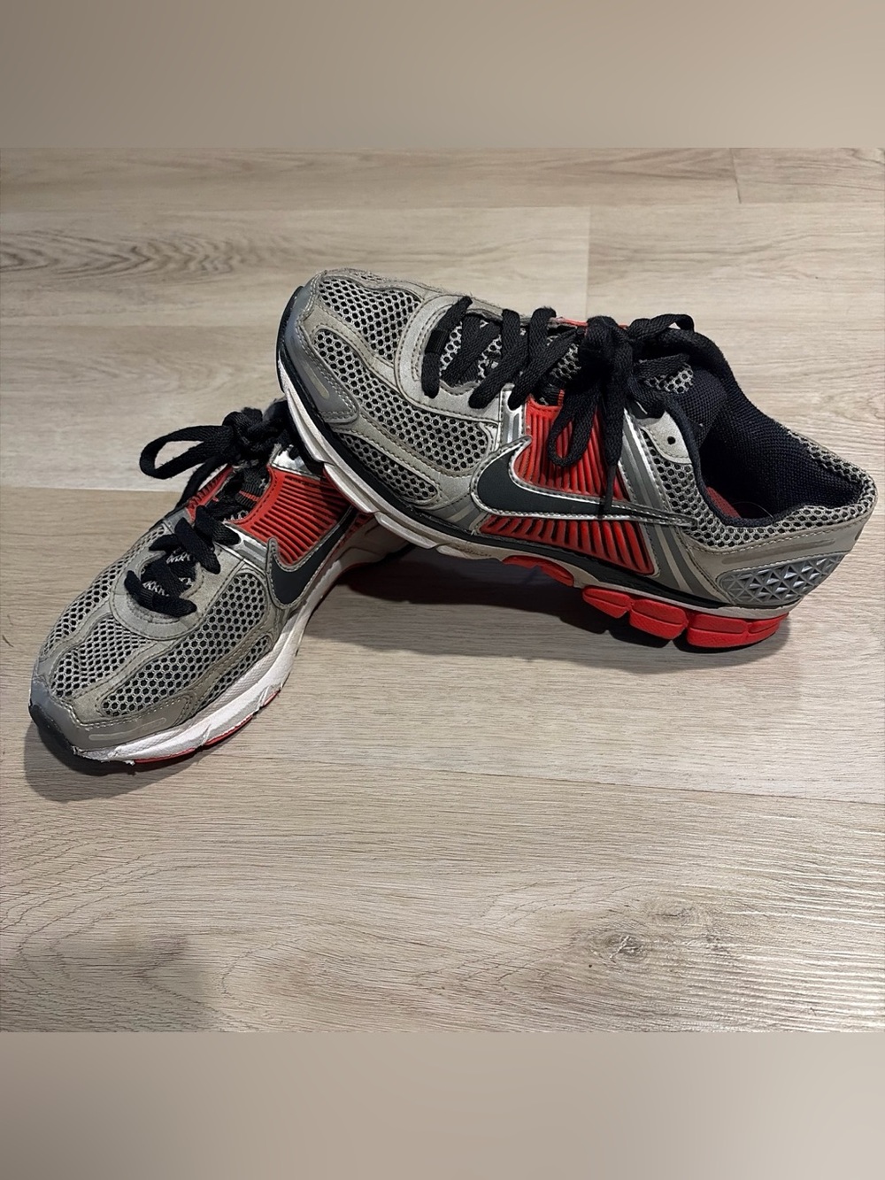 Nike Zoom Vomero 5 Bright Crimson Metallic Silver Men’s Size 8